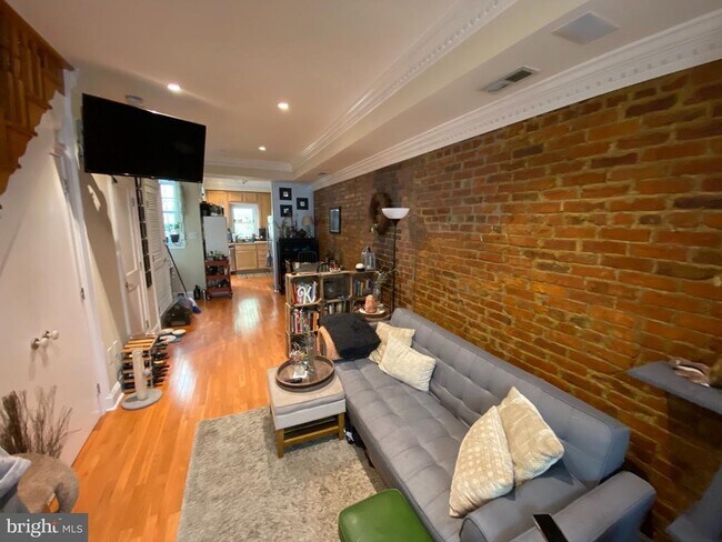 Building Photo - 2128 10th St NW