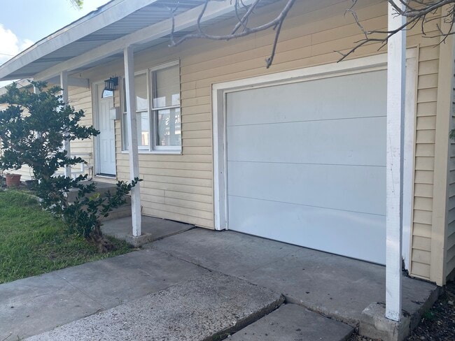 Building Photo - 1217 Lum St