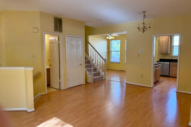 Building Photo - 14614 Stream Pond Dr