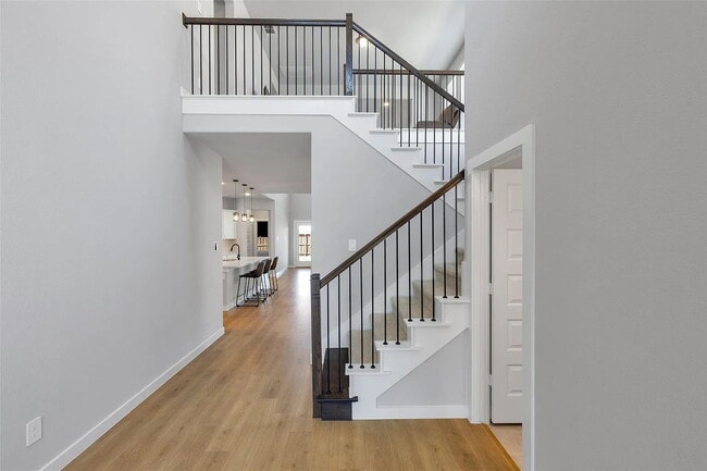 Building Photo - Beautiful 3-bedroom, 2.5 bath home with 2-car garage featuring an open floor plan in the heart of...