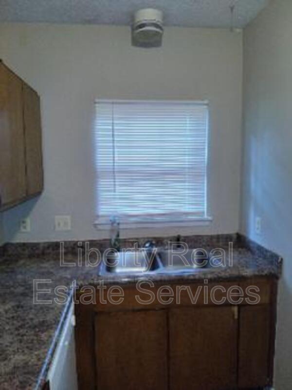 Building Photo - 1065 Kelly Dr