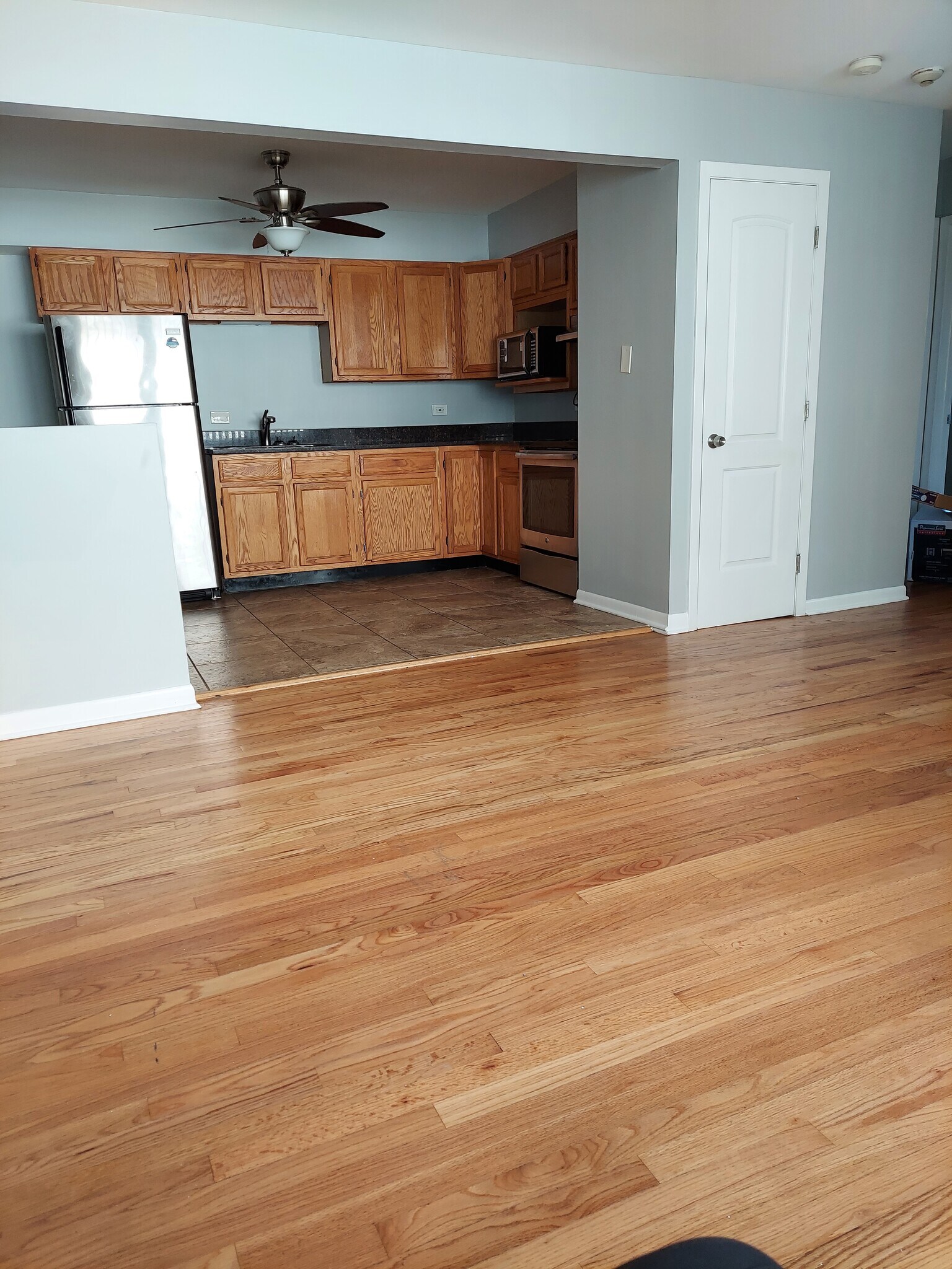 Building Photo - 320 Beach Ave