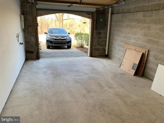 Building Photo - 468 Lynetree Dr