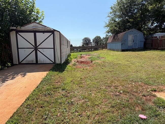Building Photo - 203 Sunshine Ave