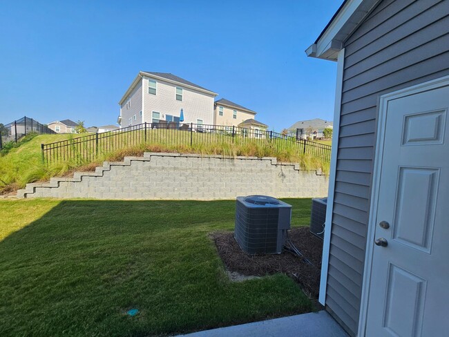 Building Photo - Brand New Cul-de-sac Townhome in Concord