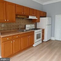 Building Photo - 86 Pine St