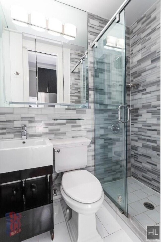 Building Photo - East 3rd Street