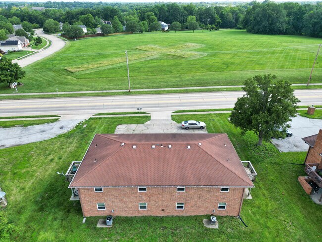 Building Photo - 406 W Southampton Dr