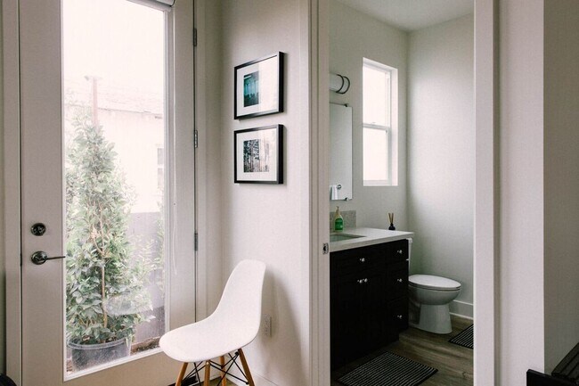 Building Photo - 11966 Wagner St