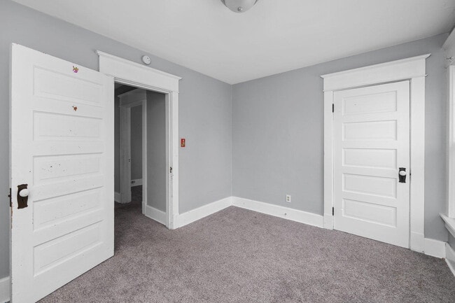 Building Photo - 1321 W 13th St