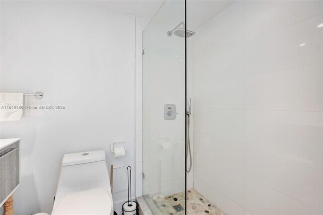 Building Photo - 6770 Indian Creek Dr
