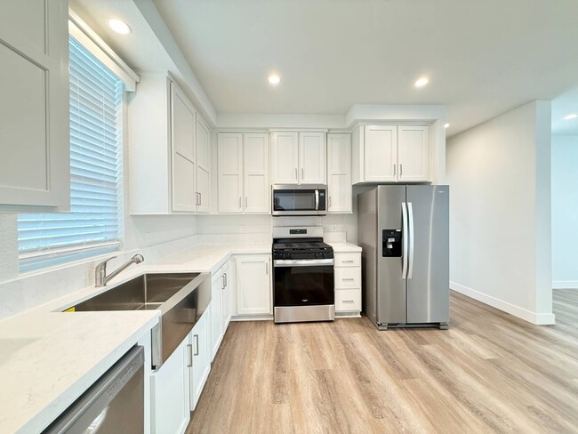 Building Photo - 41 Spruce Via