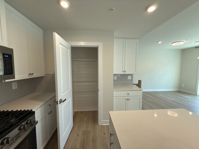 Building Photo - 14441 Albemarle Point Pl