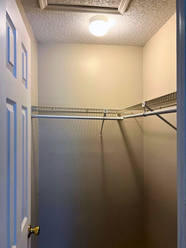Building Photo - 410 Admiral's Walk Dr