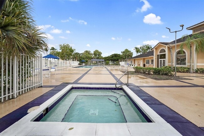 Building Photo - Beautiful Townhouse Pembroke Pines