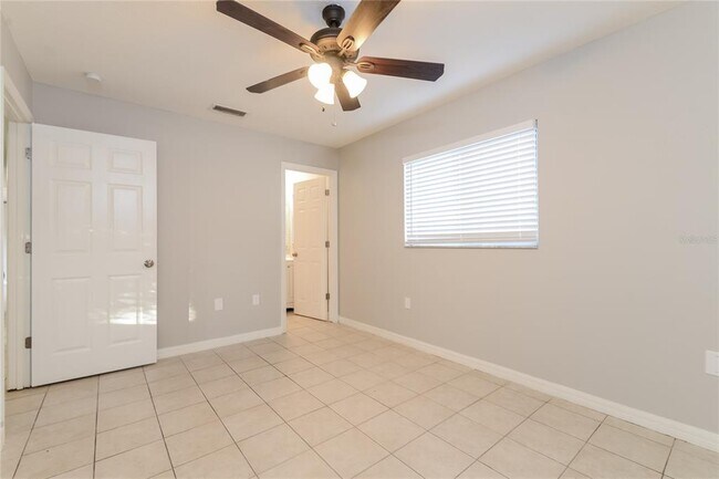 Building Photo - 1706 17th Ave Dr E