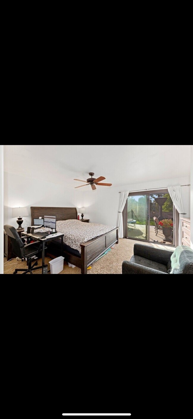 Building Photo - 24911 Via Santa Cruz