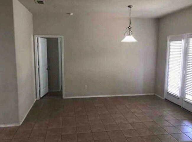 Building Photo - 9145 Blackstone Dr