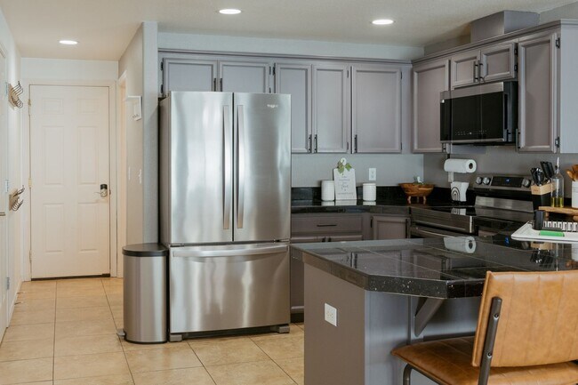 Building Photo - 509 Chelan Ave