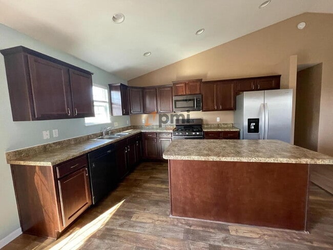 Building Photo - 10880 Mississippi St