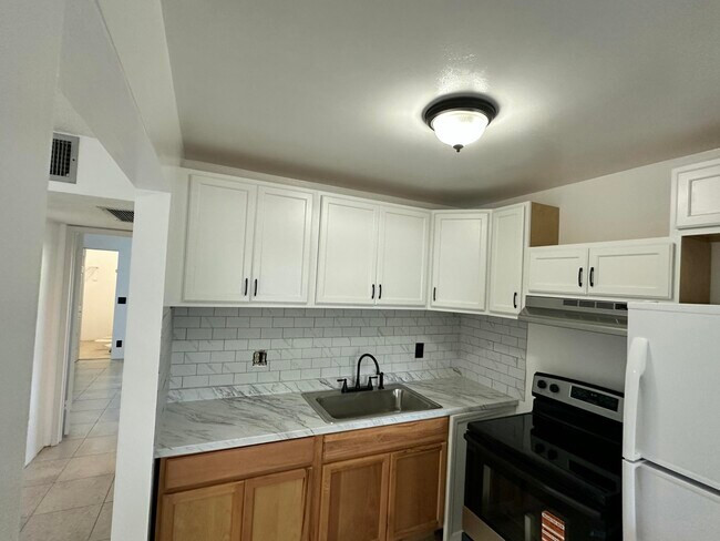 Building Photo - 555 Purdy Ln