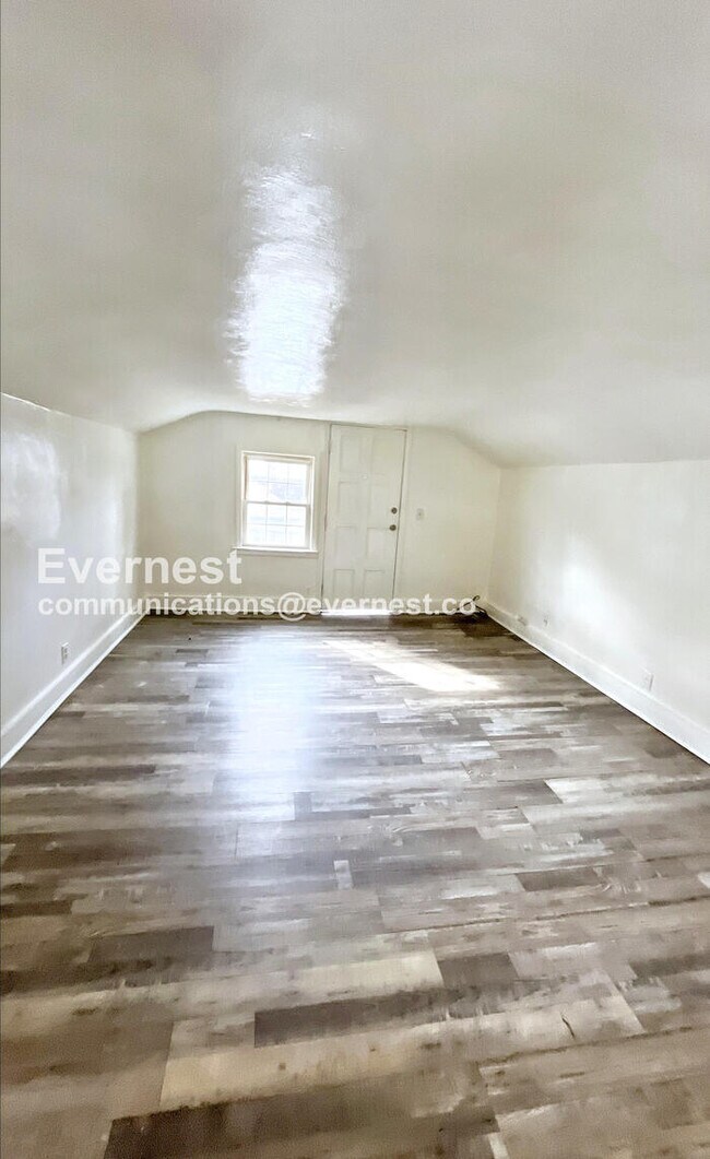 Building Photo - 413 N Moore Rd