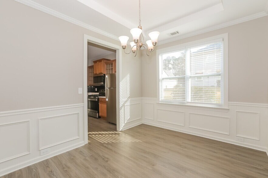 Building Photo - 1813 Temple Park Dr SW