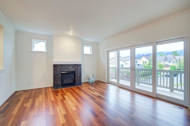Building Photo - 3Bd/2.5Ba Issaquah Home