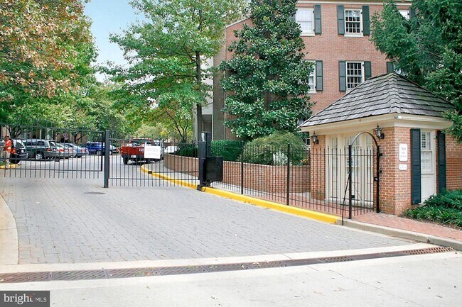 Building Photo - 4290 Massachusetts Ave NW