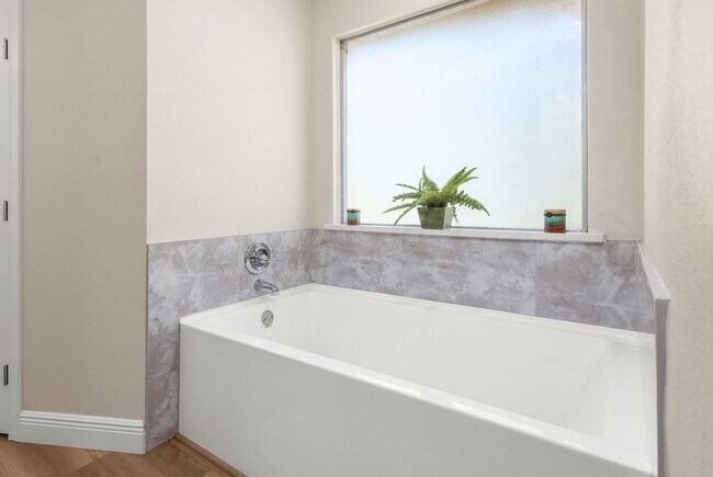 Building Photo - 3803 Redbud Dr