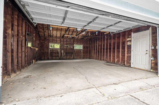 Building Photo - 1711 Rose Pl W