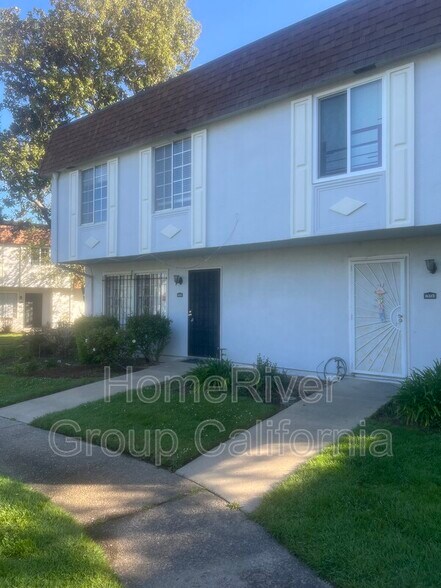 Building Photo - 6325 Seyferth Way