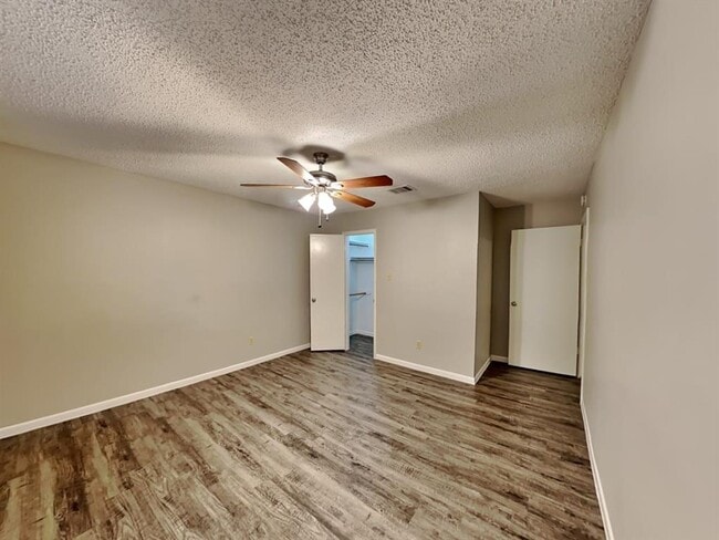 Building Photo - 1403 Ravenscourt Dr
