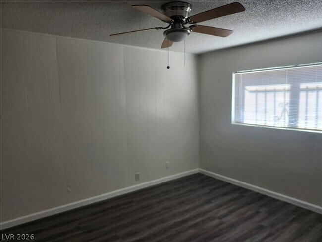 Building Photo - 2700 E Basswood Ave