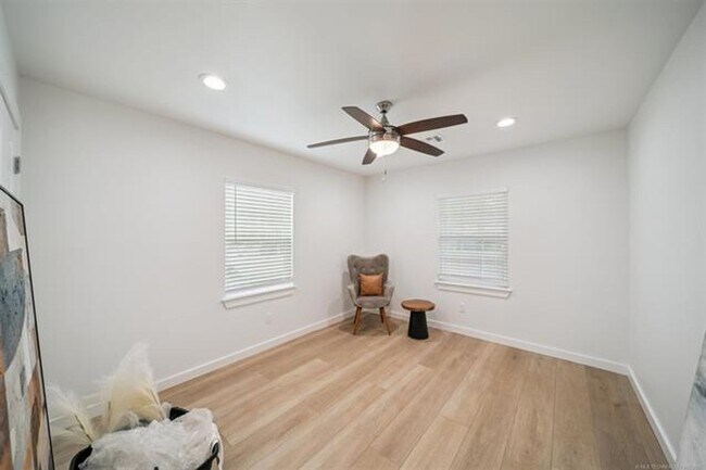 Building Photo - Gorgeous updated and modern open layout