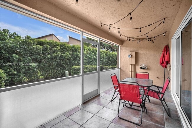 Building Photo - 10112 Royal Palm Blvd