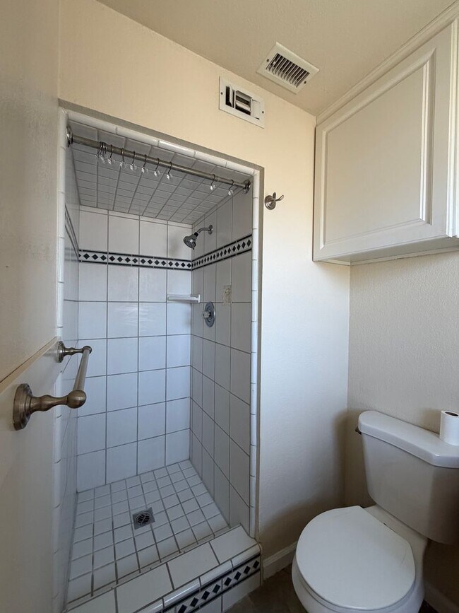 Building Photo - 3 Bedroom 2 Bathroom House with Central A/C , 2 Car Garage and Beautiful Backyard with Covered Patio