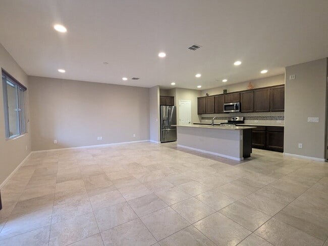 Building Photo - Quail Creek Villa