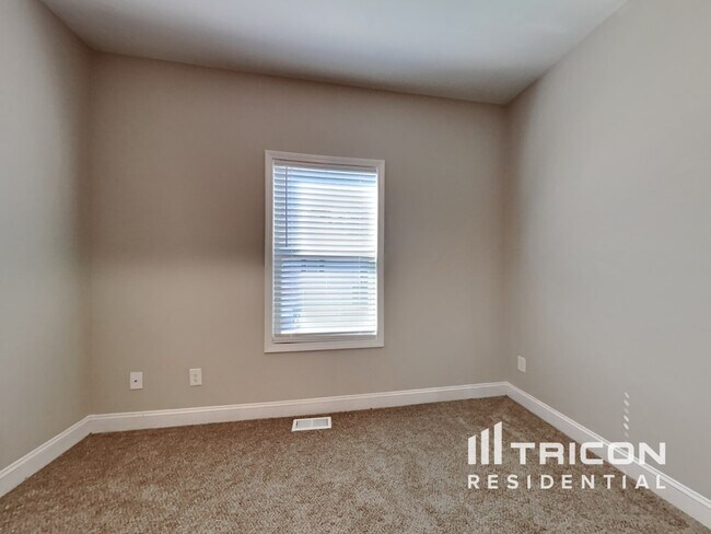 Building Photo - 124 Kings Crossing Ct