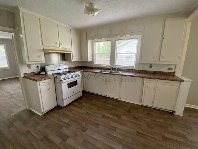 Building Photo - Affordable 2BR Home with 1.5 Baths – $795/...