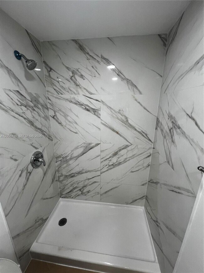 Building Photo - 7124 Southgate Blvd