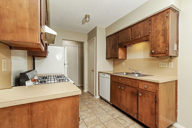 Building Photo - Amazing home ready to move in!