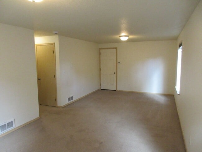 Building Photo - Large Three Bedroom Home, Landscaping Prov...