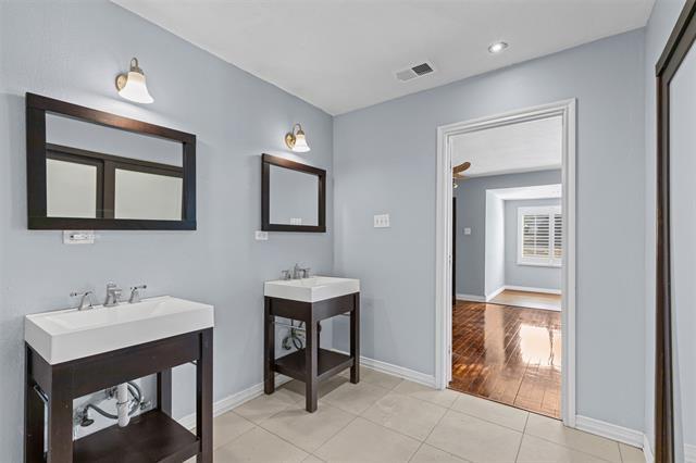 Building Photo - 2117 W Lotus Ave