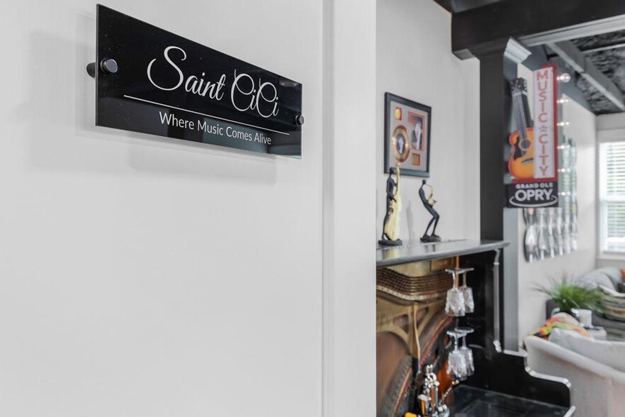 Building Photo - 156 Camellia St