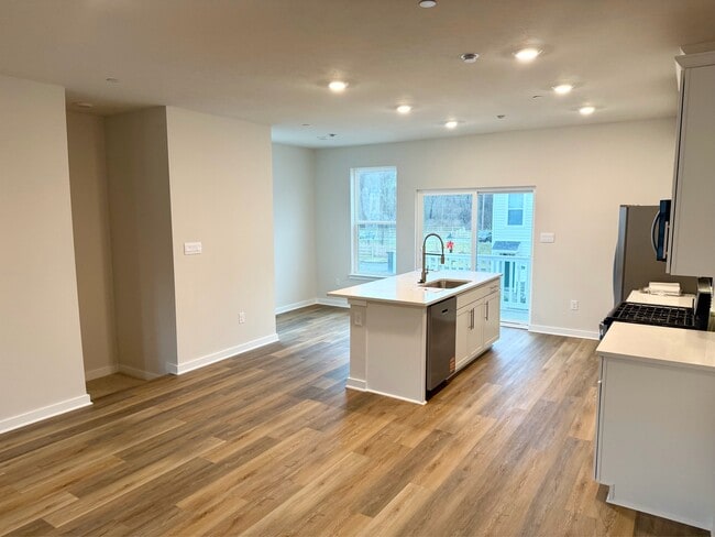 Building Photo - 531 Cooper St