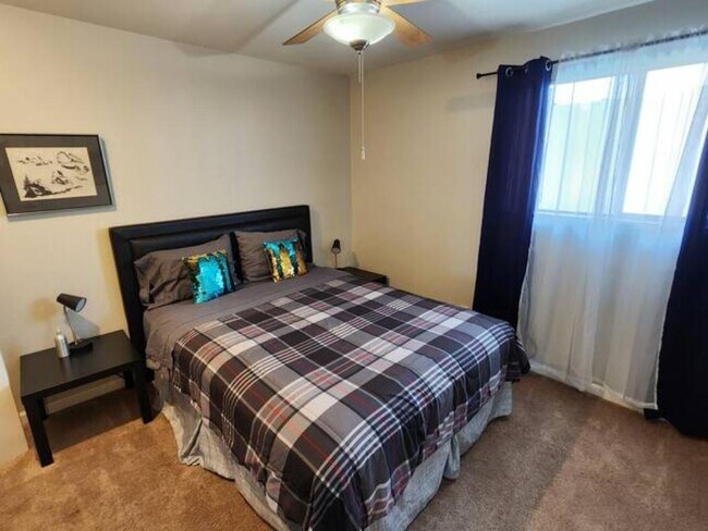 Building Photo - 1702 W Tuckey Ln