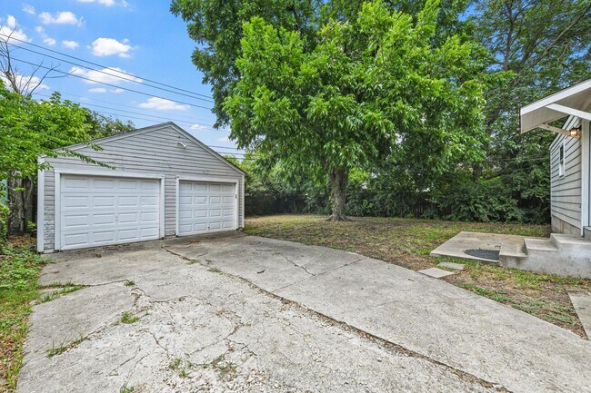 Building Photo - Single Family Home in 76109