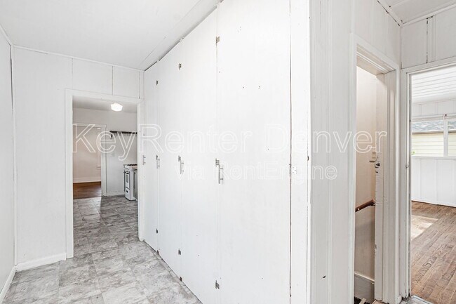 Building Photo - 421 N Stuart St