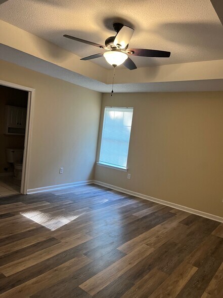 Building Photo - 929 Greystone Dr